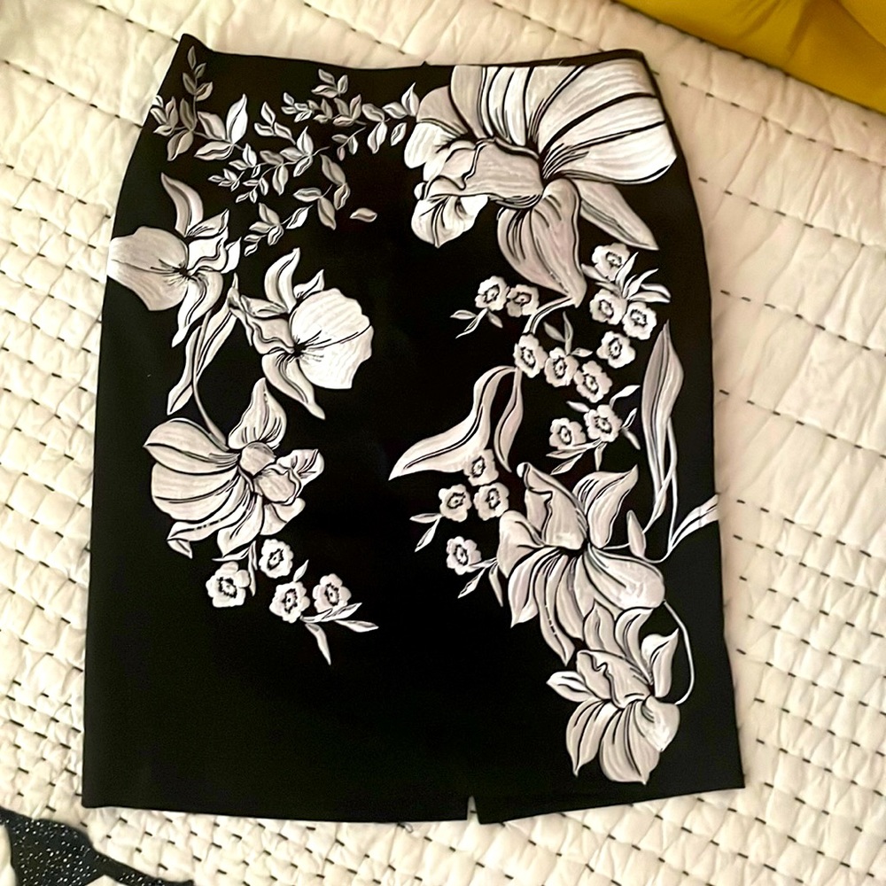 Lushly Embroidered Pencil Skirt *NWT*